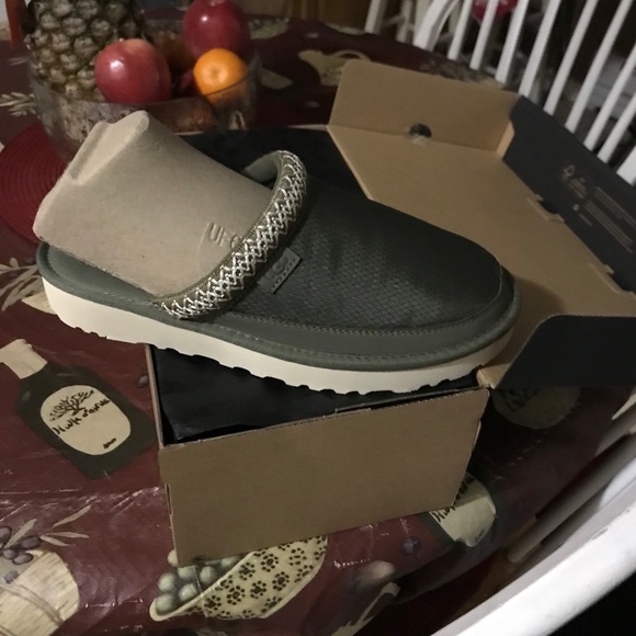 Shoes - Picture 3 of 10